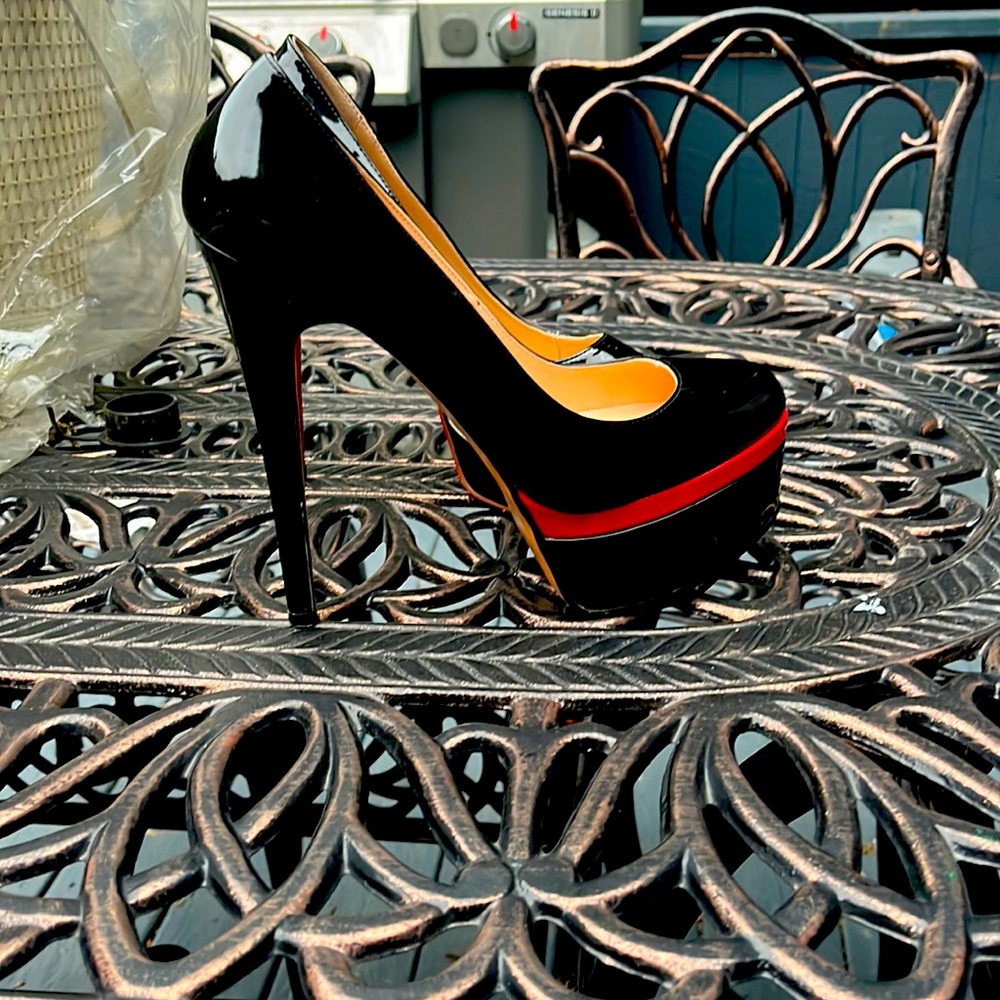 Red and black spikes